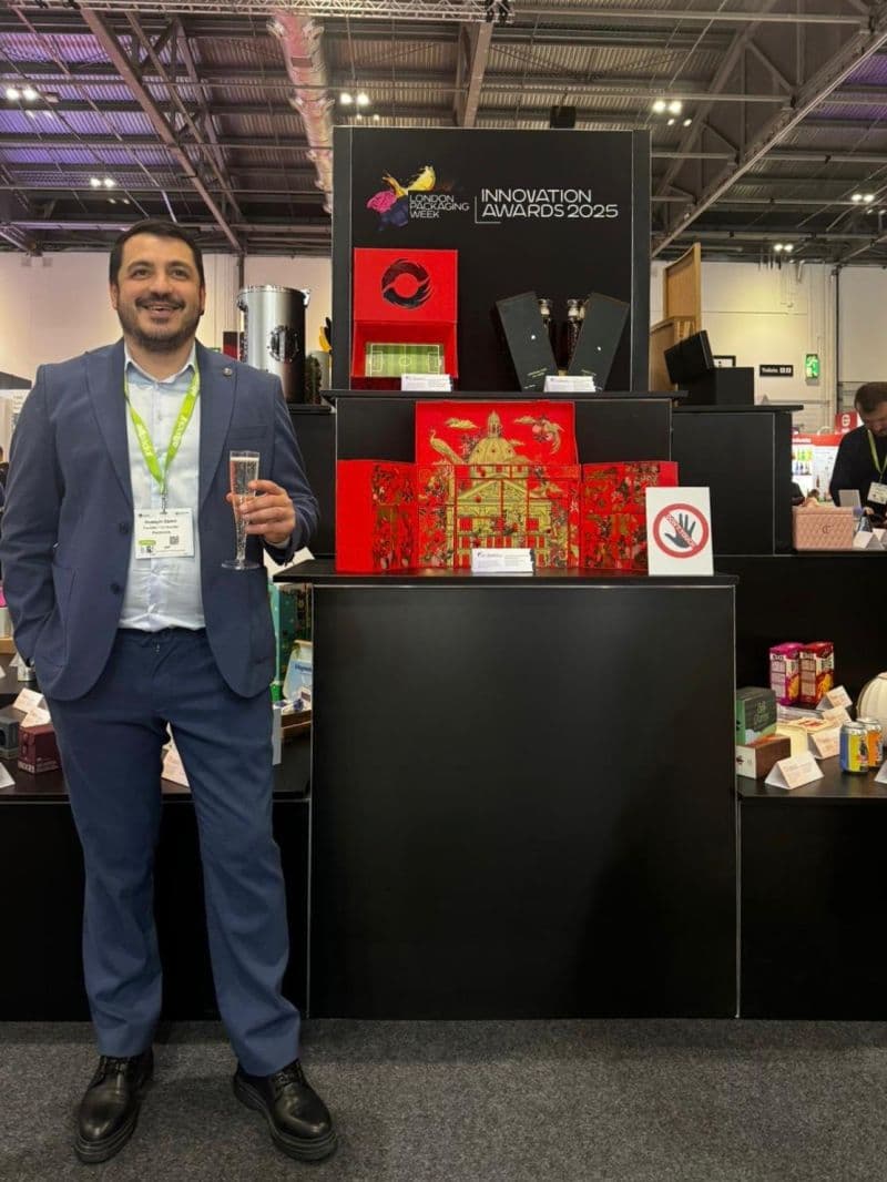 Hüseyin Demir — London Packaging Week 2025 Innovation Awards finalist sergisinde (Manchester Collector's Box projesi), Londra
