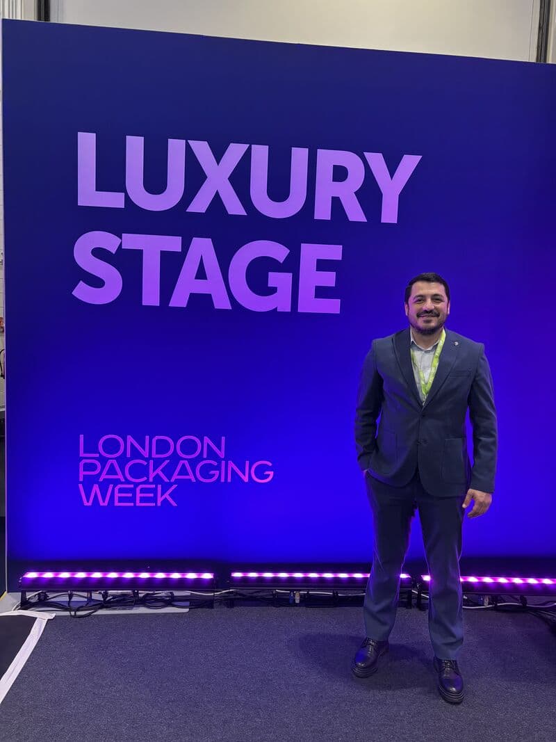 Hüseyin Demir — London Packaging Week 2025 Luxury Stage sahnesinde, Londra